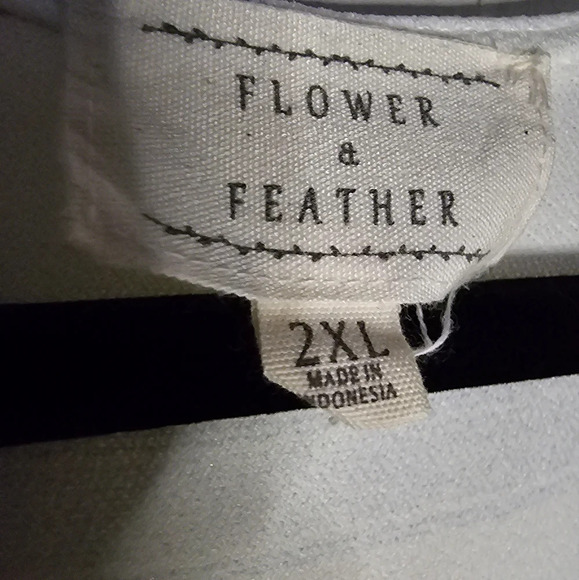 Flower & Feather Blouse 2XL - Picture 4 of 5